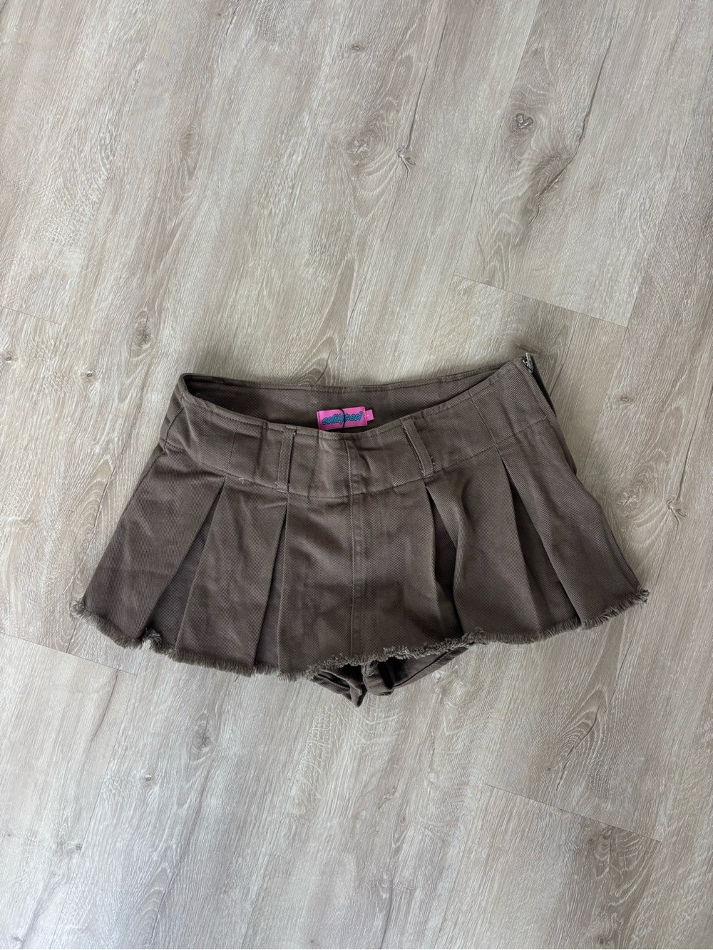 Edikted Pleated Mini Skort Shorts